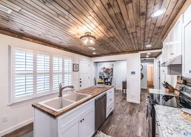 Property at 304 Bethany Dr, Scottsboro, AL 35769, 3 beds, 3 baths