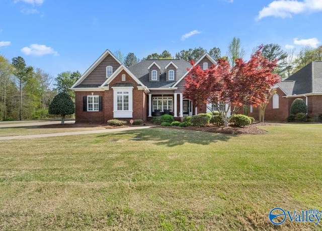 Property at 100 Magnolia Pl, Gadsden, AL 35901, 3 beds, 2.5 baths