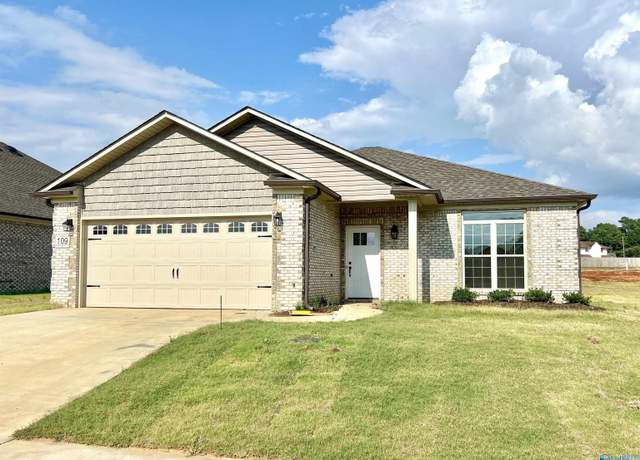 Property at 109 Alamo Ct, Athens, AL 35611, 3 beds, 2 baths