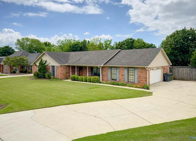Property at 2701 Lexington Ave SW, Decatur, AL 35603, 3 beds, 2 baths