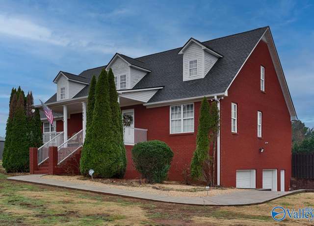 Property at 12956 Hickory Hills Rd, Athens, AL 35614, 5 beds, 3 baths