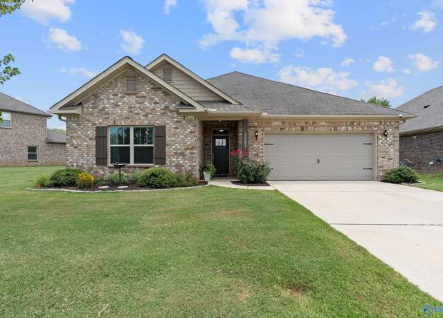 Property at 2503 West Winfield Cir, Huntsville, AL 35803, 3 beds, 2 baths