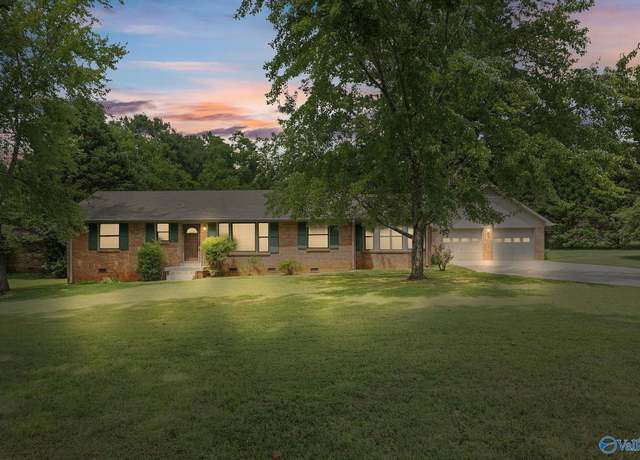 Property at 526 Trousdale Dr, Huntsville, AL 35802, 2 beds, 2 baths