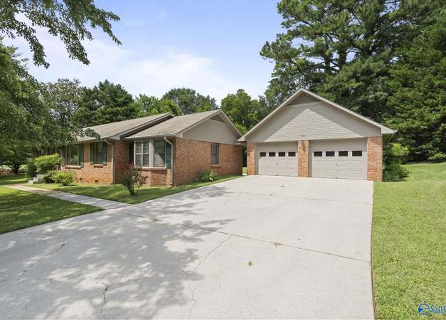 Property at 526 Trousdale Dr, Huntsville, AL 35802, 2 beds, 2 baths