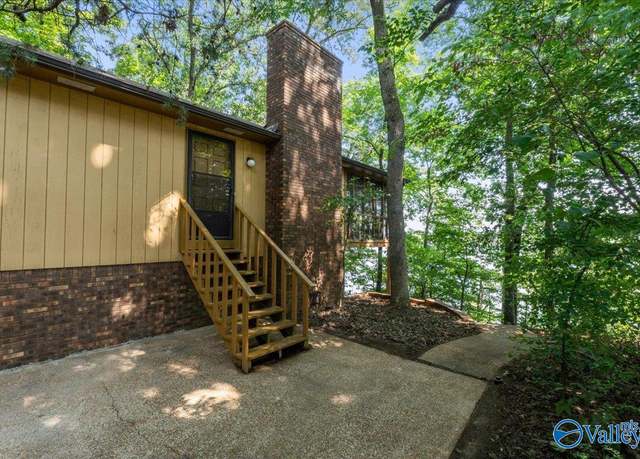 Property at 220 Bluff Dr, Rogersville, AL 35652, 3 beds, 2.5 baths