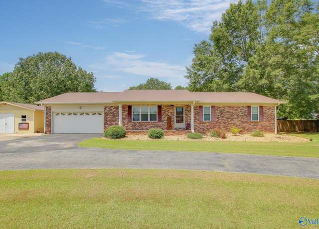 Property at 3207 Old Hwy 31, Hartselle, AL 35640, 3 beds, 2 baths