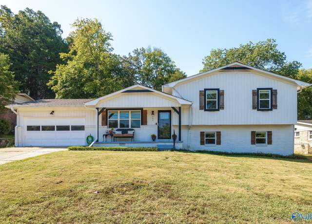 Property at 402 Cumberland Dr, Huntsville, AL 35803, 4 beds, 3 baths