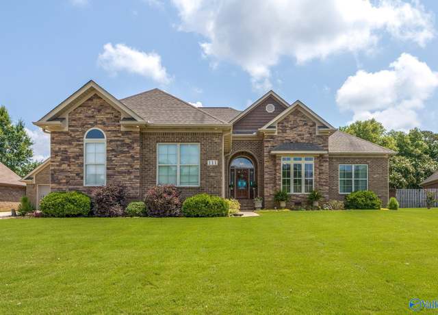 Property at 111 Cherry Ridge Dr, New Market, AL 35761, 3 beds, 2 baths