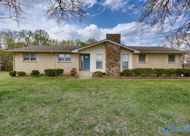 Property at 744 4th Ave NW, Arab, AL 35016, 3 beds, 2 baths