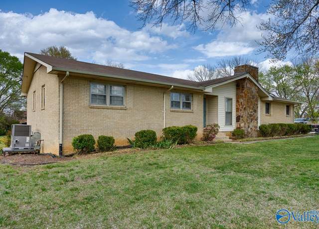 Property at 744 4th Ave NW, Arab, AL 35016, 3 beds, 2 baths