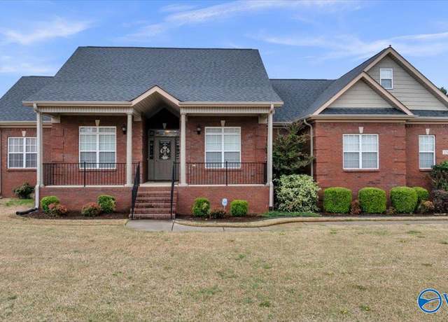 Property at 230 Twin Lakes Dr, New Market, AL 35761, 3 beds, 3.5 baths