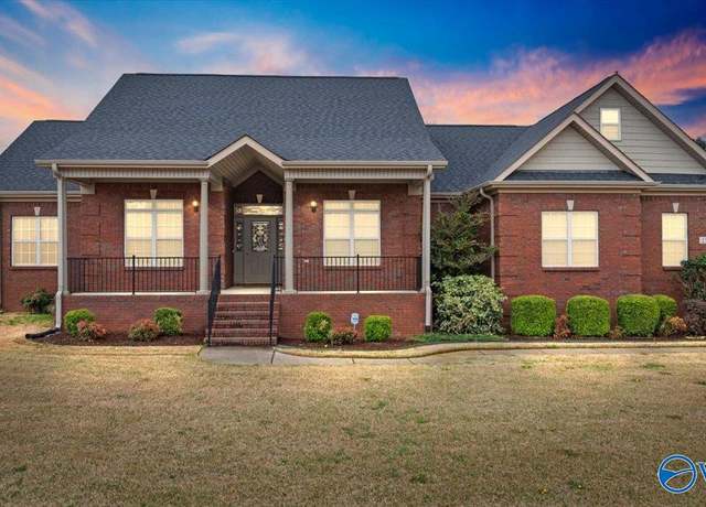 Property at 230 Twin Lakes Dr, New Market, AL 35761, 3 beds, 3.5 baths