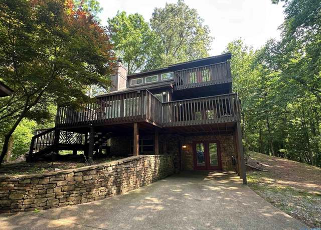 Property at 198 NW Dogwood Cir, Fort Payne, AL 35967, 3 beds, 3 baths