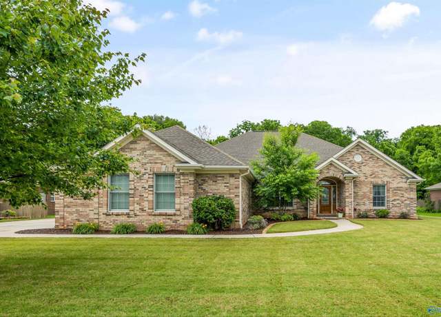 Property at 327 Northlake Dr, Meridianville, AL 35759, 3 beds, 2.5 baths