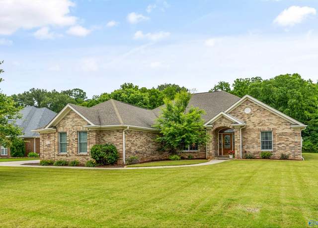 Property at 327 Northlake Dr, Meridianville, AL 35759, 3 beds, 2.5 baths