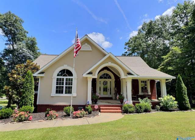 Property at 125 Kelly St, Rainbow City, AL 35906, 4 beds, 3.5 baths