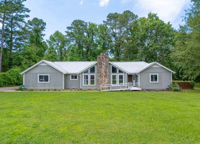 Property at 126 Guinivere Dr, Albertville, AL 35950, 4 beds, 3 baths