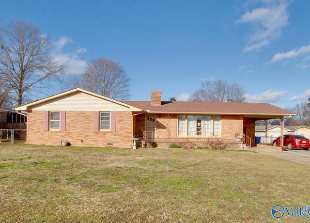 Property at 1302 Tommy Ln, Athens, AL 35611, 3 beds, 2 baths