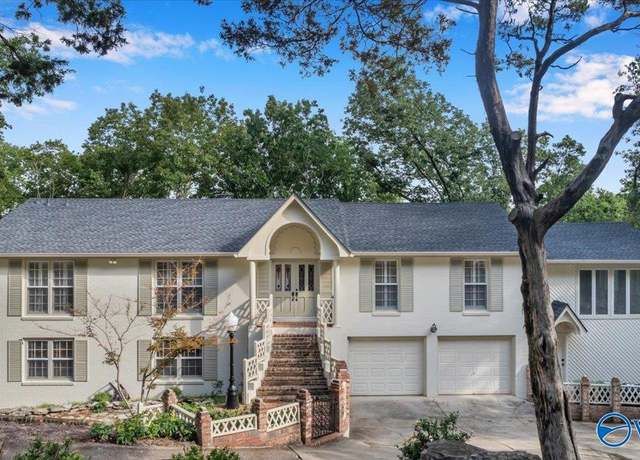 Property at 2224 Briarcliff Rd SE, Huntsville, AL 35801, 5 beds, 3.5 baths