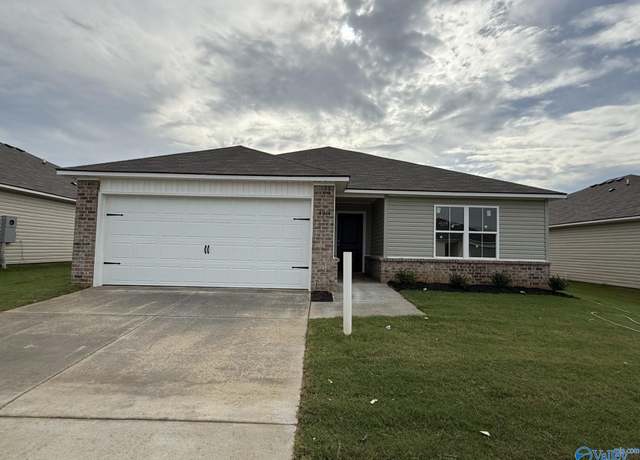 Property at 4014 Sherri St SW, Decatur, AL 35603, 3 beds, 2 baths