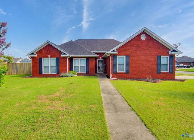Property at 1901 Shepard Dr SW, Decatur, AL 35603, 3 beds, 2 baths