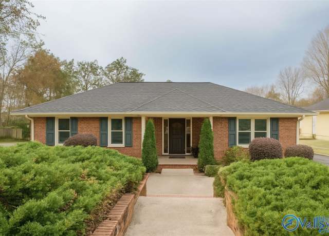 Property at 4016 Devon St, Huntsville, AL 35802, 4 beds, 4 baths