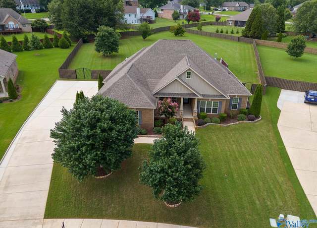 Property at 107 Stone River Rd, Huntsville, AL 35811, 5 beds, 3.5 baths