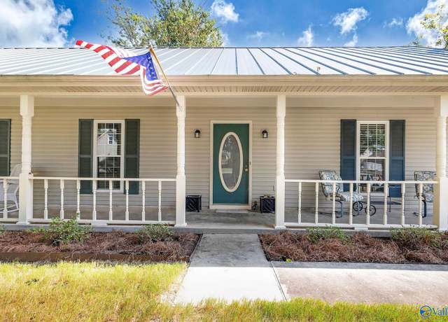 Property at 612 Fairlane Dr SW, Hartselle, AL 35640, 3 beds, 2 baths