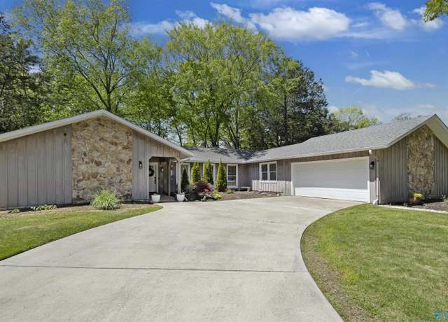 Property at 3411 Timber Way SW, Decatur, AL 35603, 3 beds, 2 baths