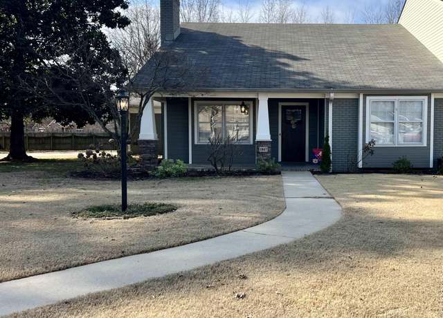 Property at 1847 Brownstone Ave SW, Decatur, AL 35603, 3 beds, 2.5 baths