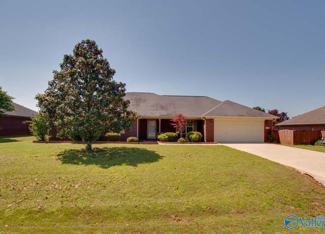 Property at 157 Oakcrest Rd, Huntsville, AL 35811, 3 beds, 2 baths