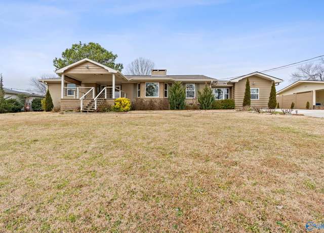 Property at 440 Warrenton Shores Dr, Guntersville, AL 35976, 4 beds, 2 baths