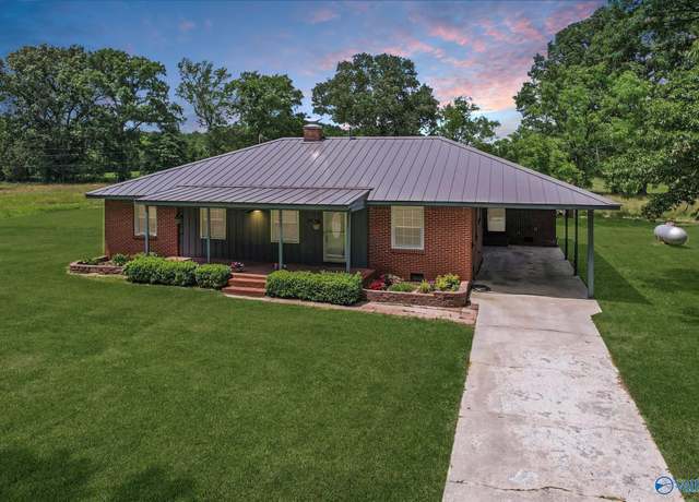 Property at 3824 South Chapel Hill Rd, Decatur, AL 35603, 3 beds, 2 baths