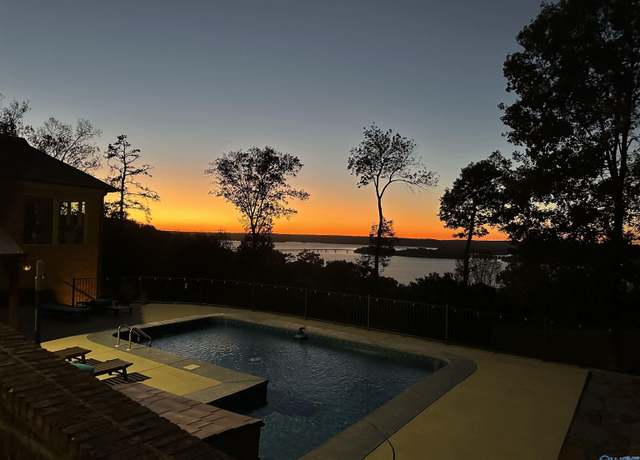 Property at 139 Summit Pt, Guntersville, AL 35976, 3 beds, 3 baths