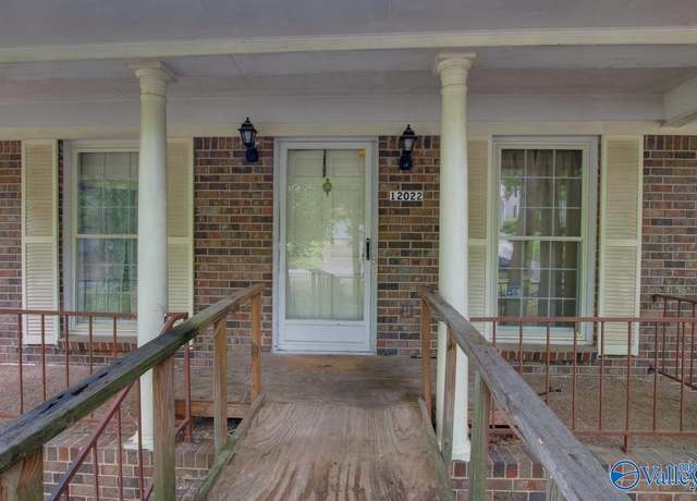 Property at 12022 Comanche Trl, Huntsville, AL 35803, 4 beds, 2.5 baths