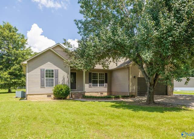 Property at 20001 Carey Rd, Athens, AL 35614, 3 beds, 2 baths