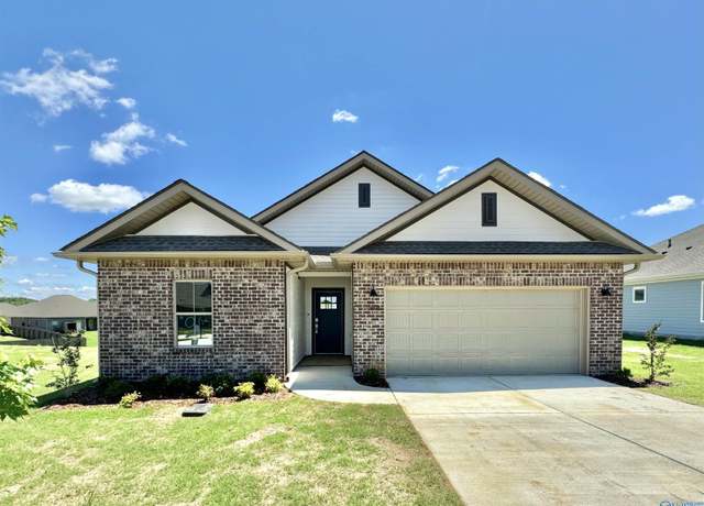 Property at 202 Exeter St, Huntsville, AL 35811, 4 beds, 3 baths