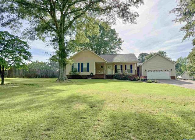 Property at 535 10th St NW, Arab, AL 35016, 3 beds, 2 baths
