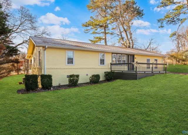 Property at 19 Winfield Way, Florence, AL 35634, 3 beds, 2 baths