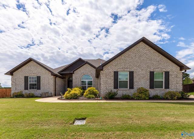 Property at 14537 Willow Bend Dr, Athens, AL 35613, 4 beds, 3 baths