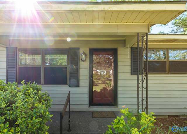Property at 758 Morris St SW, Hartselle, AL 35640, 3 beds, 1 bath