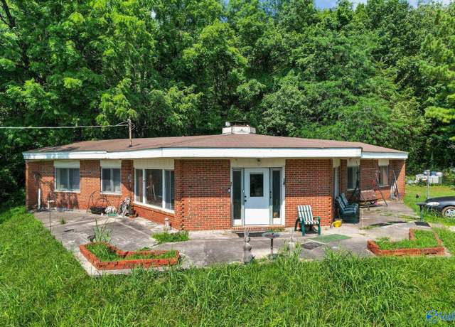 Property at 6541 Pulaski Pike, Huntsville, AL 35810, 4 beds, 2 baths