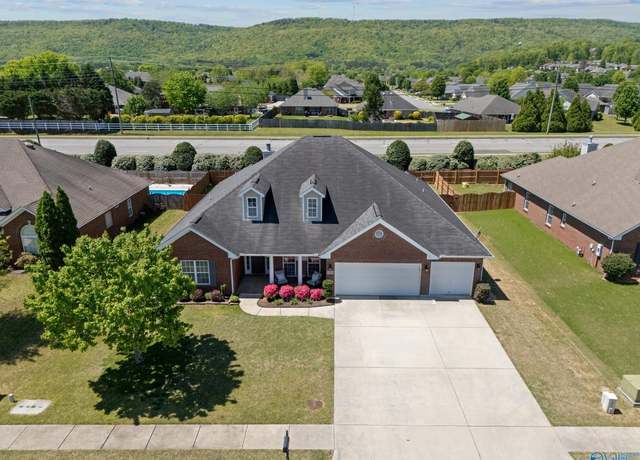 Property at 7006 Freedom Park Cir, Owens Cross Roads, AL 35763, 4 beds, 3 baths