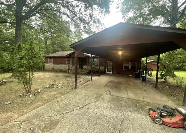 Property at 635 Cornelia Cir, Gadsden, AL 35901, 3 beds, 2 baths