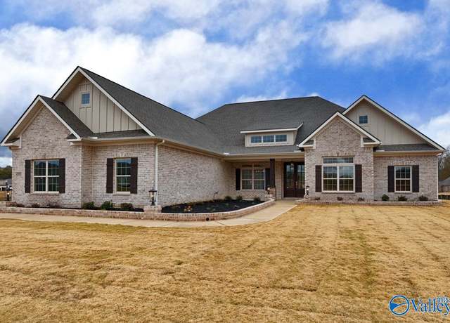 Property at 135 Lanwood Dr, Huntsville, AL 35811, 4 beds, 3.5 baths