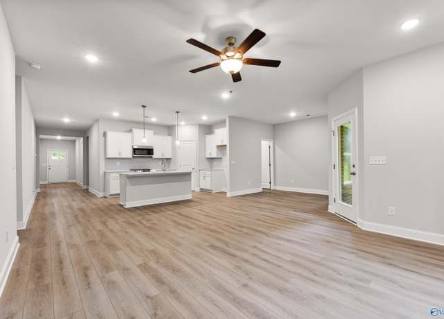 Property at 6236 Pisgah Dr NW, Huntsville, AL 35810, 4 beds, 2 baths