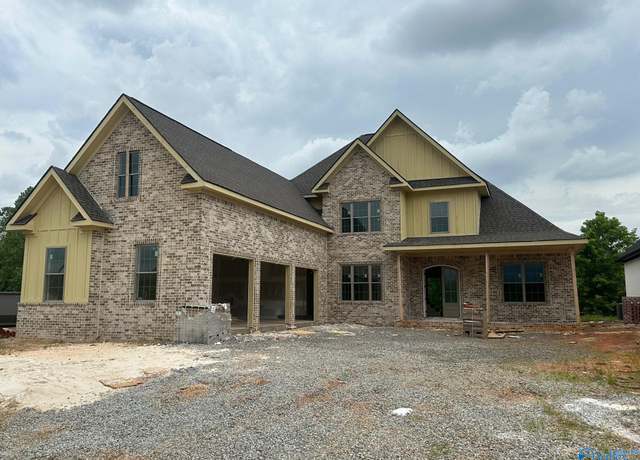 Property at 23161 Sawgrass Dr, Athens, AL 35613, 5 beds, 3 baths
