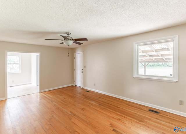 Property at 3404 Mastin Lake Rd, Huntsville, AL 35810, 3 beds, 2 baths