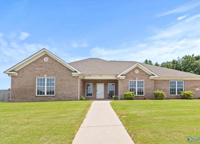 Property at 2239 Naples Dr SW, Decatur, AL 35603, 3 beds, 2 baths