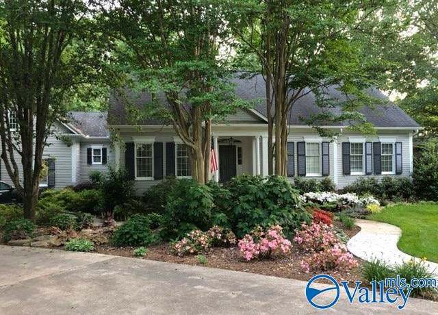 Property at 4711 Pineridge Cir SE, Decatur, AL 35603, 3 beds, 2.5 baths
